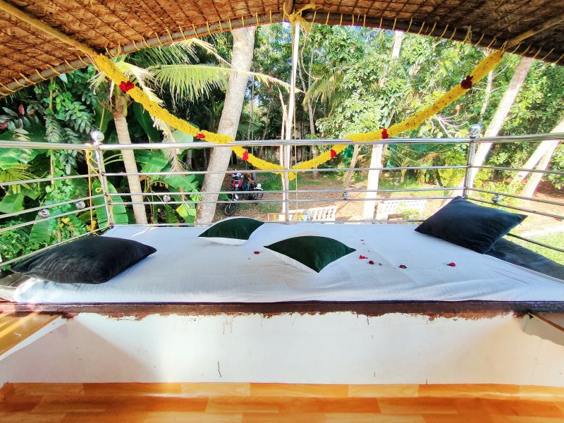 Houseboat image